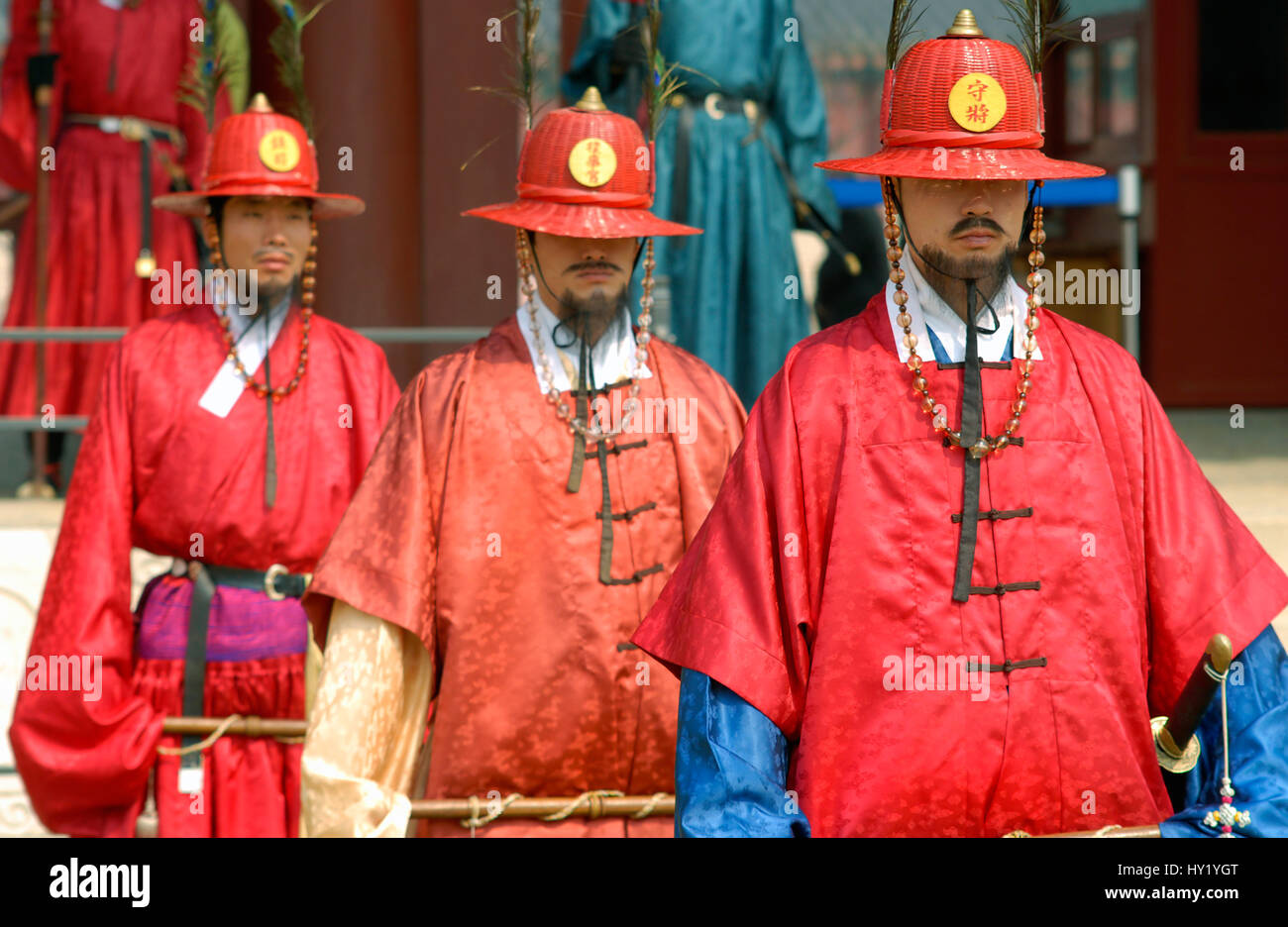 Bild des koreanischen Imperial Guard Mitglieder während einer Zeremonie im Gyeongbokgung Palace in Seoul, Südkorea. Stockfoto