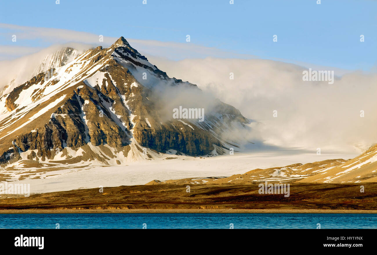 Bild einer arktischen Landschaft in Spitzbergen in der Nähe von Ny Alesund, Norwegen. Stockfoto