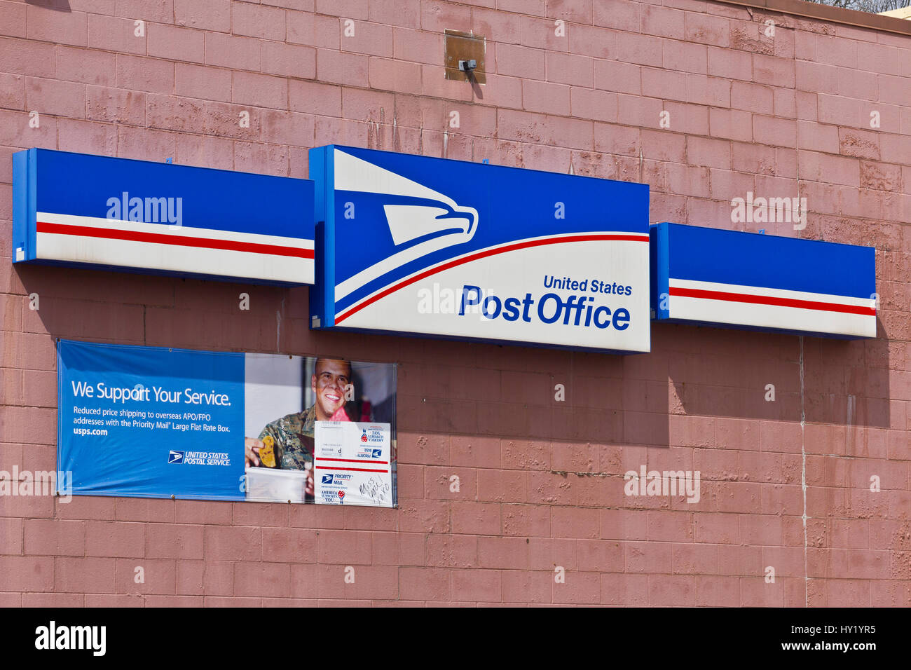 Indianapolis - ca. April 2016: USPS Postamt Lage. Die USPS ist verantwortlich für die Bereitstellung von E-Mail-Übermittlung ich Stockfoto