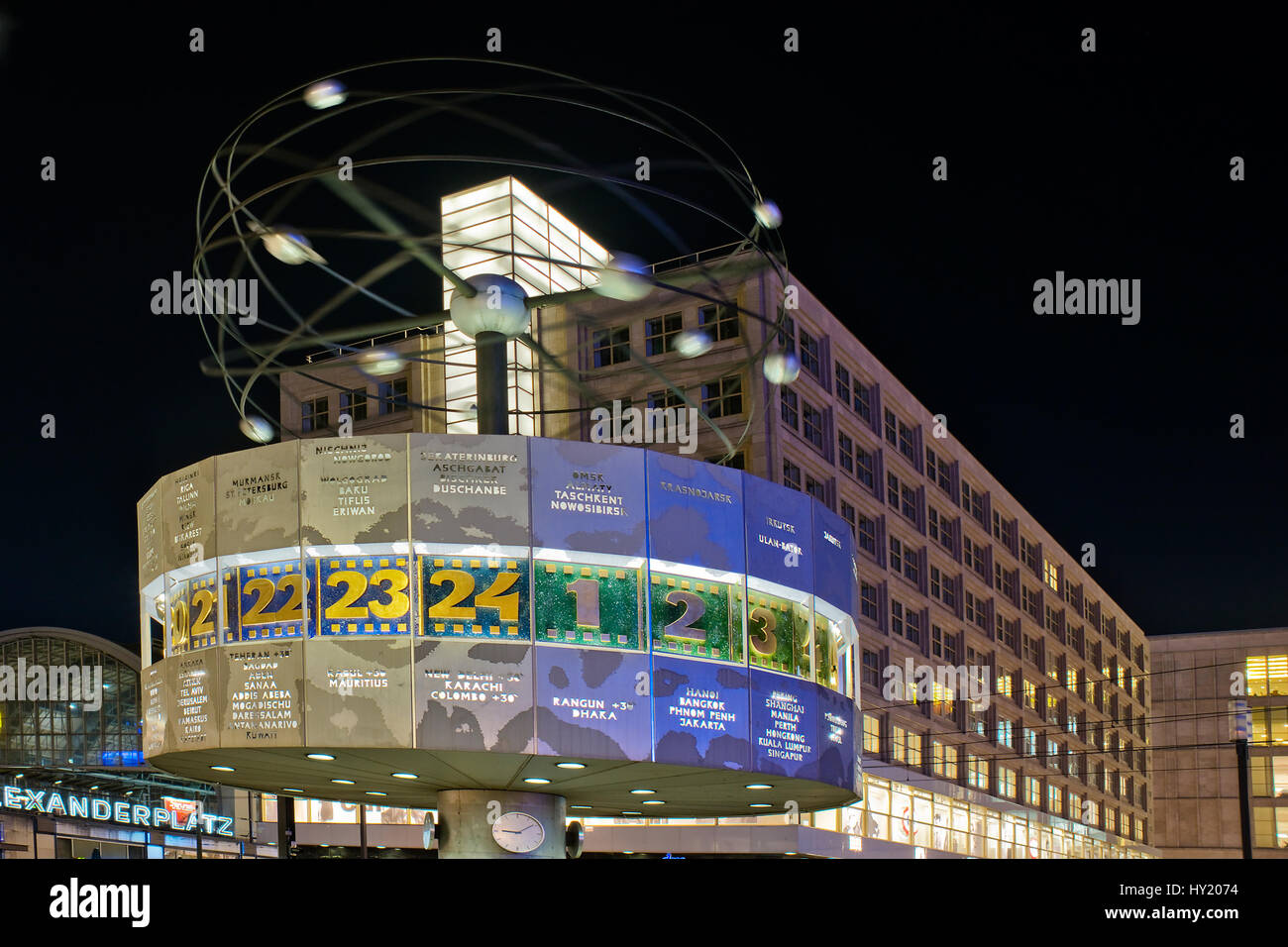 Urania-Weltzeituhr, Berlin, Nachtaufnahme Stockfoto