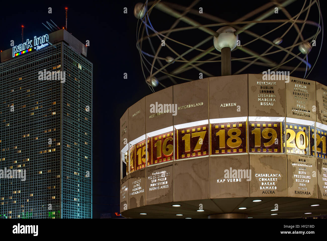 Urania-Weltzeituhr, Berlin, Nachtaufnahme Stockfoto