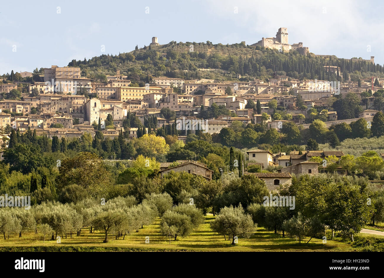 Blick Auf Die Historische Innenstadt von Assisi Dem Malerisches Städtchen eine Höhle Hängen des Monte Subasio Und Pilgerort Für Christen aus der rohen Stockfoto