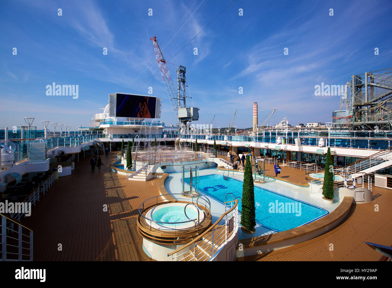 Monfalcone. 30. März 2017. Foto aufgenommen am 30. März 2017 zeigt, dass die Installationen auf der Luxuskreuzfahrt Schiff Majestic Prinzessin in der Fabrik in Monfalcone, Italien. Majestätische Prinzessin, eine internationale Luxus-Kreuzfahrtschiff, das speziell für den chinesischen Markt zugeschnitten startet am Freitag ihre erste Saison in Europa. Bildnachweis: Jin Yu/Xinhua/Alamy Live-Nachrichten Stockfoto