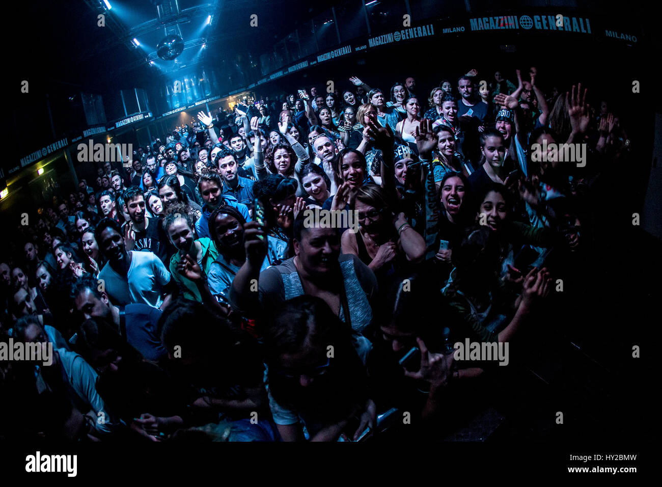 Mailand, Italien. 31. März 2017. Sergio Sylvestre, italienischer Sänger und Sieger der italienischen Castingshow Amici, tritt bei der Magazzini Generali Credit: Mairo Cinquetti/Alamy Live News Stockfoto