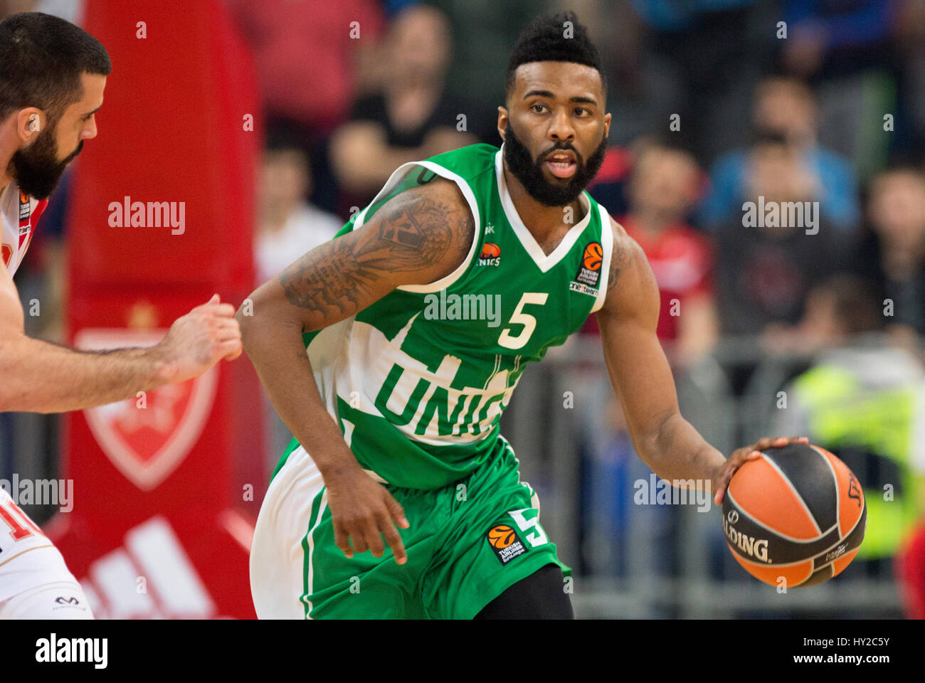 Belgrad, Serbien. 31. März 2017. Ketih Langford, #5 von Unics Kazan in Aktion während der 2016/2017 Turkish Airlines EuroLeague regulären Saison 29. Spieltag Spiel zwischen Crvena Zvezda MTS Belgrad und Unics Kazan in der Kombank Arena am 31. März 2017 in Belgrad, Serbien. © Nikola Krstic/Alamy Live-Nachrichten Stockfoto