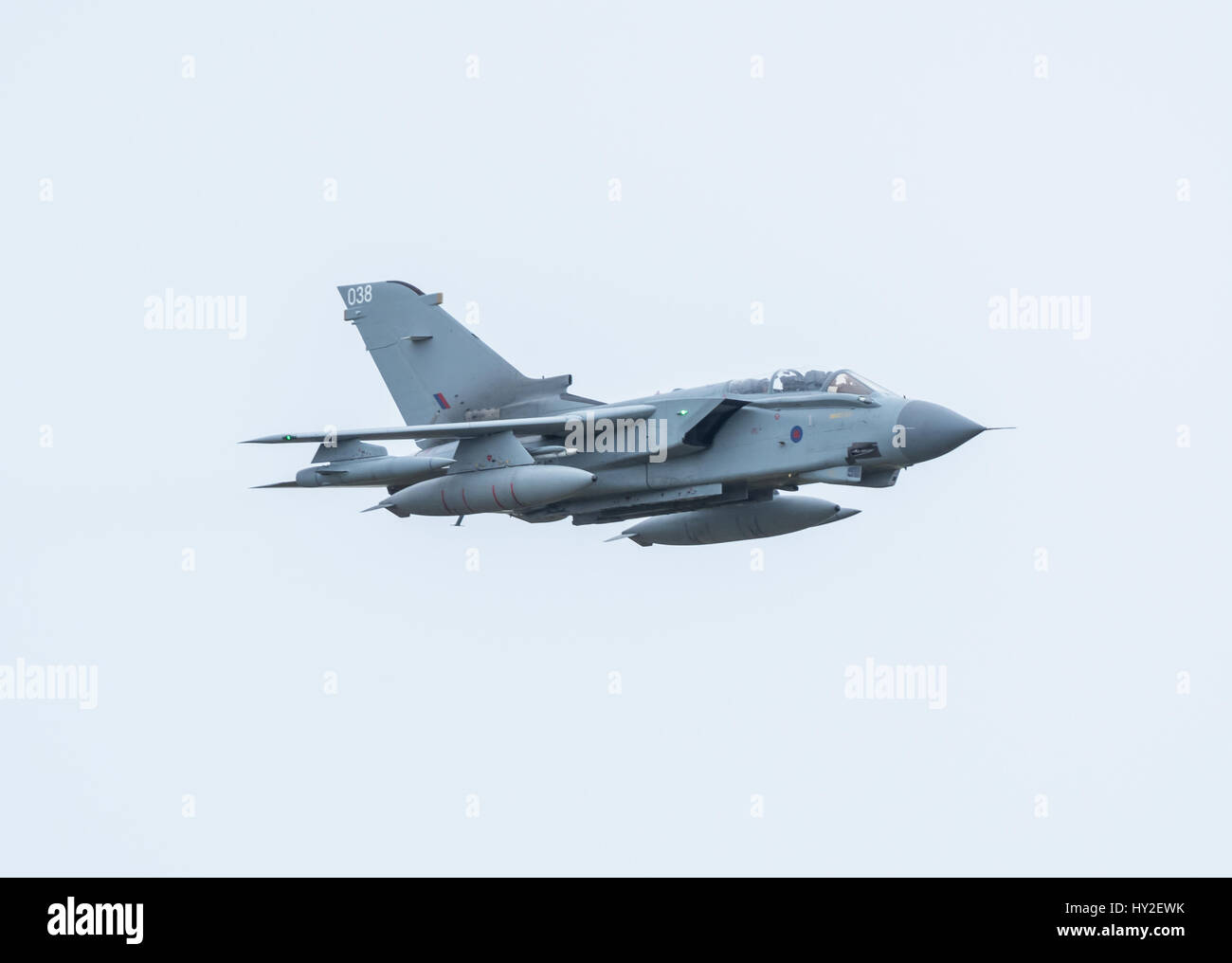 RAF Lossiemouth, Schottland. 31. März 2017. Tornado GR4 Durchflug an RAF Lossiemouth anlässlich die Auflösung der XV(R) Sqn nach 102 Jahren kontinuierlicher Service.  15 Squadron entstand am 1. März 1915 in Farnborough in Hampshire. Flugzeug von RAF Marham. Bildnachweis: Andrew Gransden/Alamy Live-Nachrichten Stockfoto