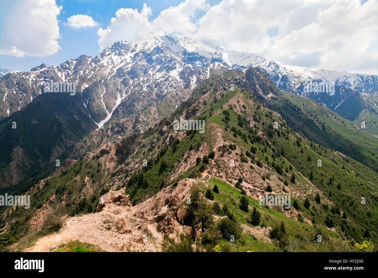 Tschimgan Berge, Usbekistan, an einem sonnigen Tag Stockfoto