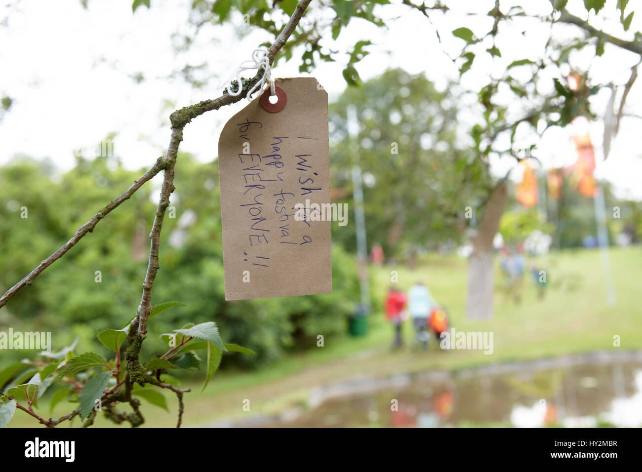 Tags aus der Wunsch Baum, Green Man-Festival, Wales Stockfoto