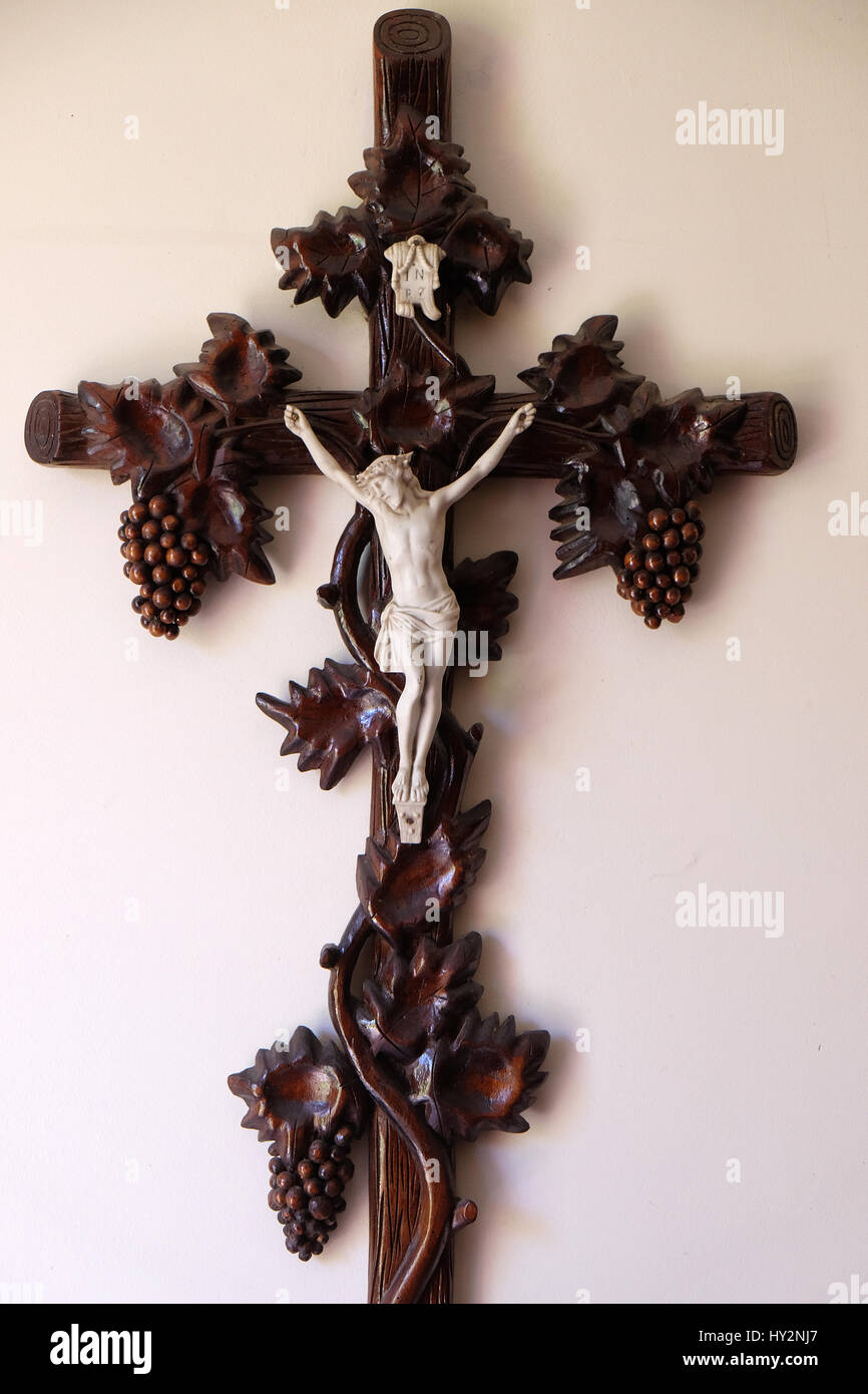 Kreuz In Das Pfarrhaus Der St Francis Xavier In Vugrovec Kroatien kreuz-in-das-pfarrhaus-der-st-francis-xavier-in-vugrovec-kroatien