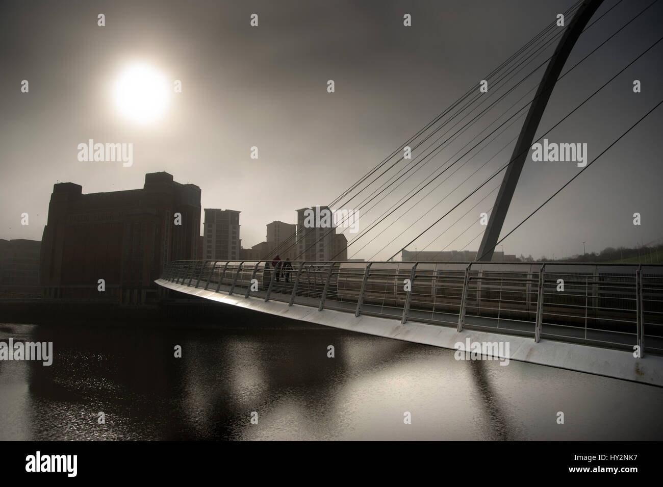 Nebel über den Tyne, Misty Morning auf NewcastleGateshead Kai Stockfoto