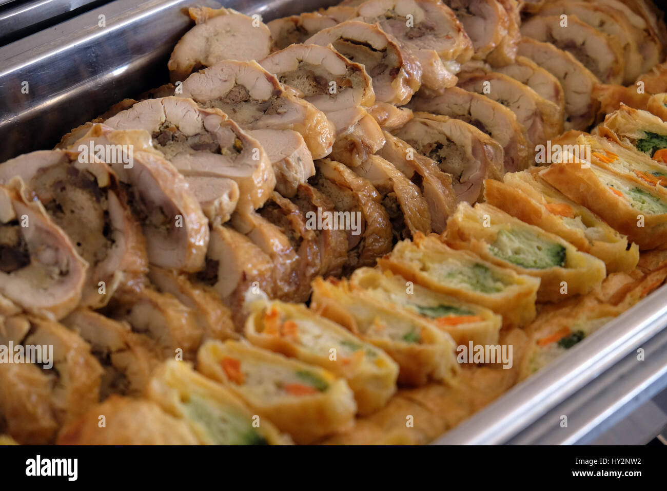 Gefülltes Schweinefilet in Scheiben Stockfoto