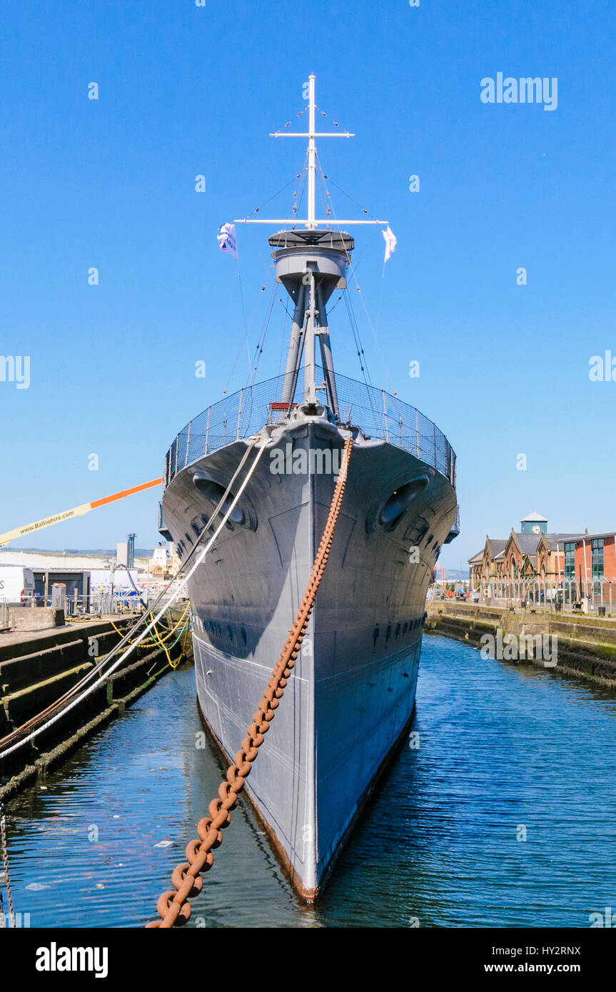BELFAST, NORDIRLAND. 30. Mai 2016 - hat HMS Caroline den letzten Schliff angewendet, bevor sie der Öffentlichkeit am 1. Juni 2016 eröffnet wird.  Die letzten Überlebenden WW1 Schlachtschiff aus der Schlacht von Jütland, wurde sie zu einem Preis von fast £ 20 Millionen, vor allem mit der nationalen Lotterie Finanzierung restauriert. Stockfoto