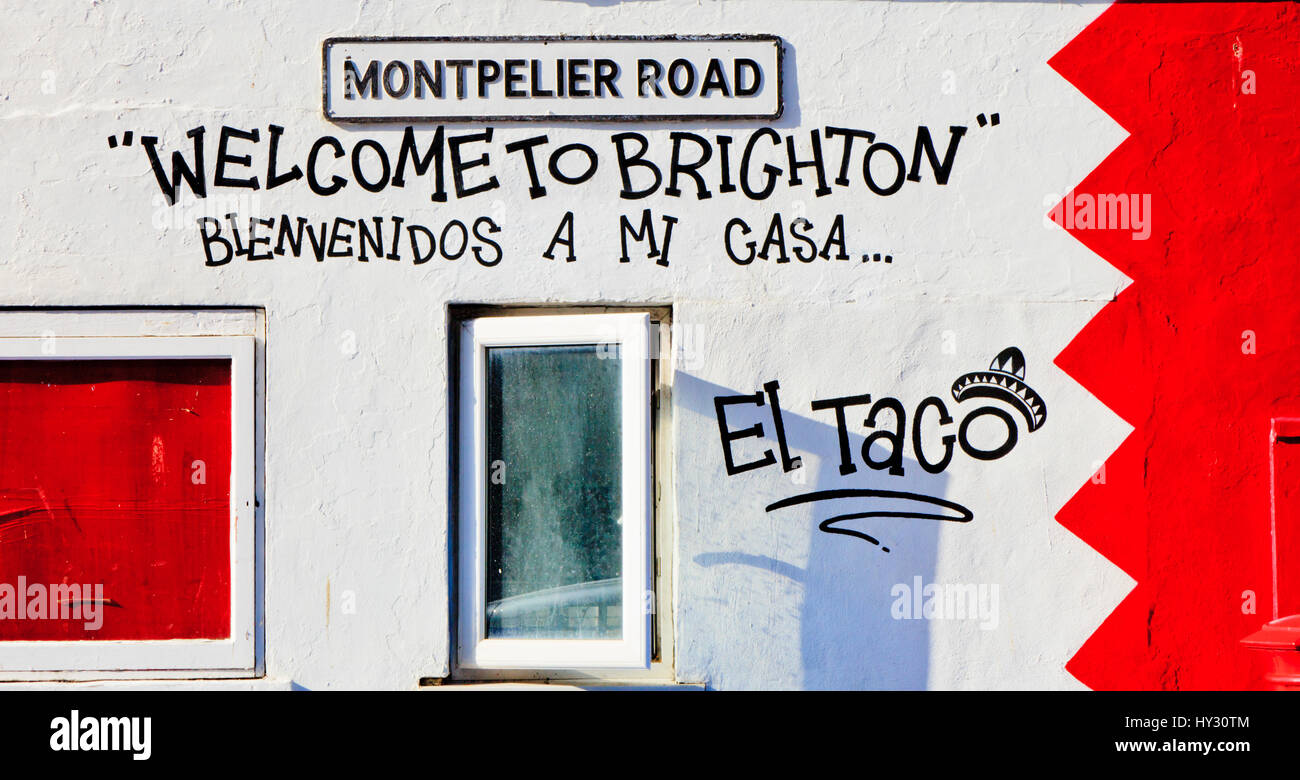 Welcom zum Brighton Schild gemalt an der Wand Montpelier unterwegs in Brighton, England Stockfoto