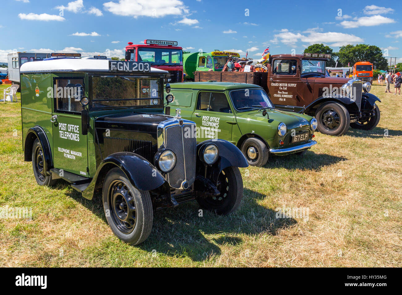 Zwei GPO Telefon vans und anderen historischen Oldtimer restauriert Fahrzeuge bei der 2016 Norton Fitzwarren Dampf & Vintage Fahrzeug Rallye, Somerset Stockfoto