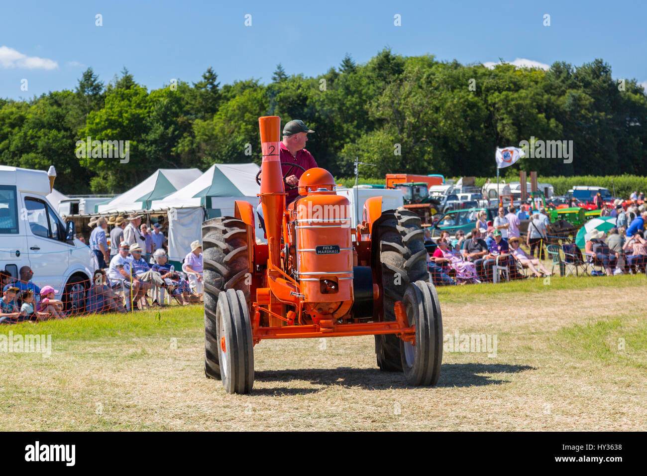 Eine restaurierte Feldmarschall Traktor bei der 2016 Norton Fitzwarren Dampf & Vintage Fahrzeug Rallye, Somerset Stockfoto