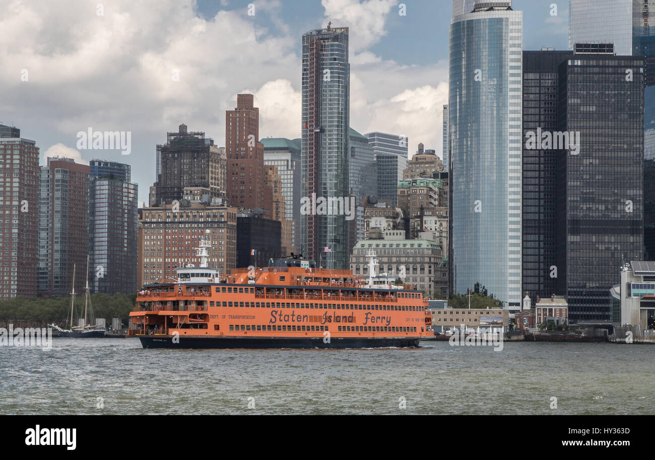 Die Staten Island Ferry ist die Vorbereitung zu Dock in Manhattan. Stockfoto
