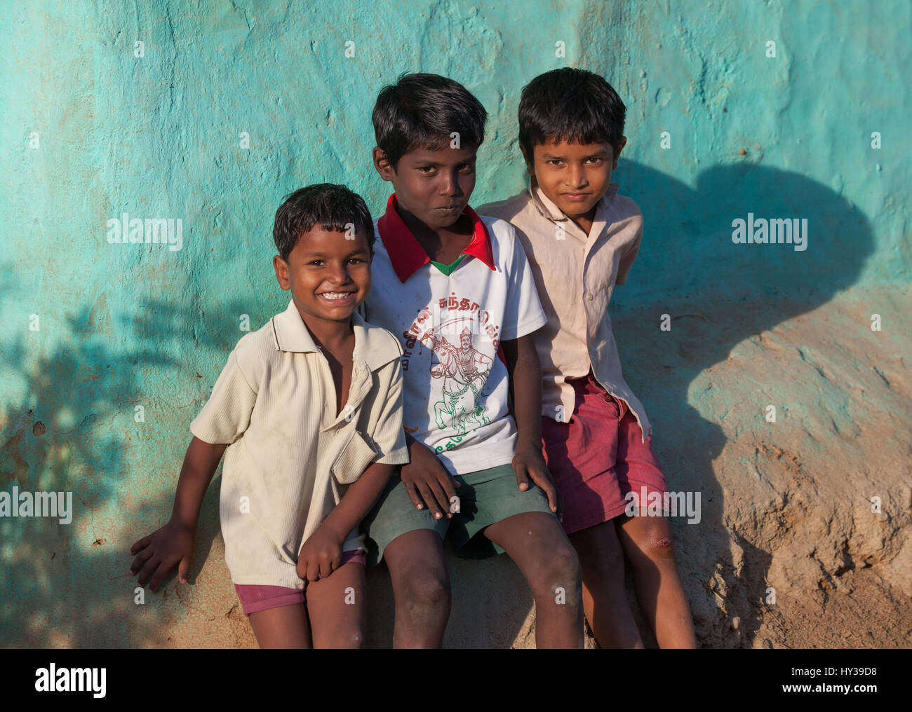 Drei junge Jungen im Dorf Koonthankulam, Tamil Nadu, Indien, Stockfoto