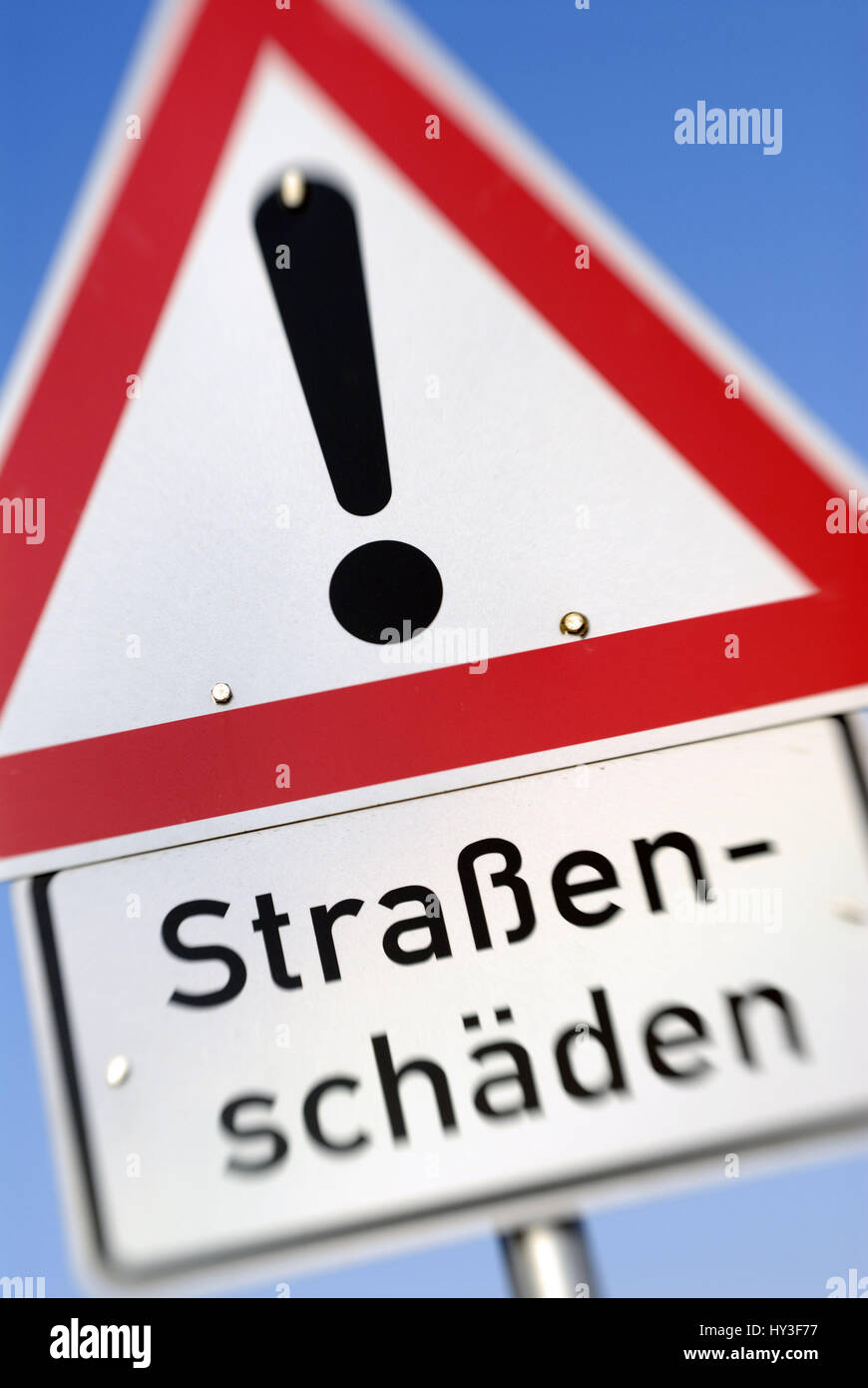 Warnung Straße Schäden, Warnschild Straßenschäden Stockfoto