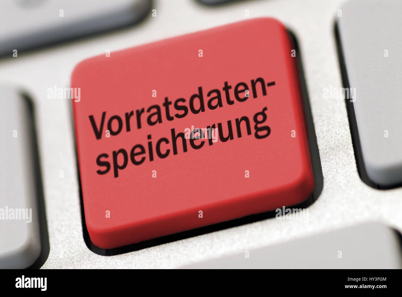 Rote Taste einer Computertastatur mit dem Label Vorratsdatenspeicherung, gegen die Verfassung der Vorratsdatenspeicherung, Rote Geschmack Einer Computertastatur mit Stockfoto