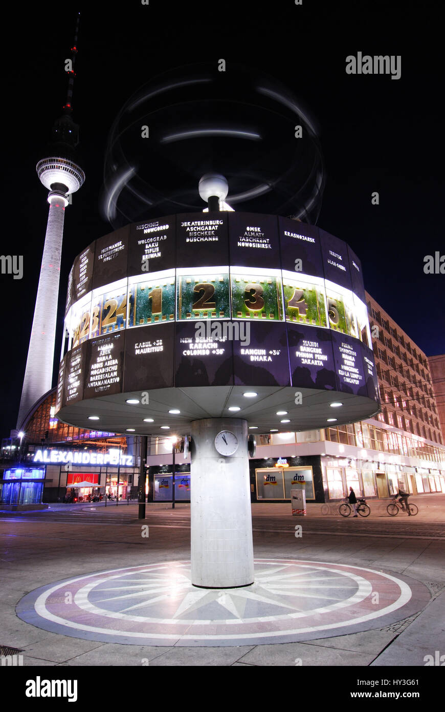 alex, alexanderplatz, Attraktion, bei nacht, Berlin, Gebäude, Hauptstadt, Hauptstädte, Stadt, Stadtzentrum, Stadtbild, Dämmerung, deutschland, Nachtleben, Stockfoto