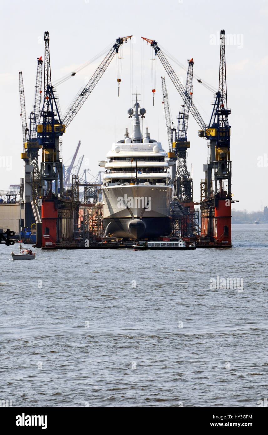 Die Megayacht Eclipse in der Schwimmen dock von Blohm und Voss im Hamburger Hafen, Deutschland, Europa, sterben Megayacht Eclipse Im Schwimmdock von Blohm Stockfoto