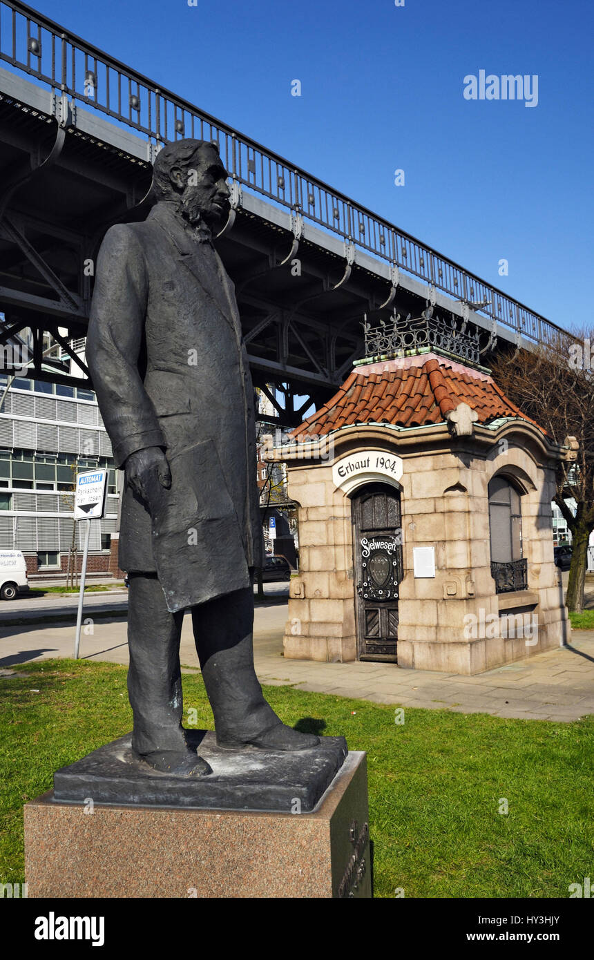 Kleines Haus historische Schleuse, Rainer Funke Einstieg und Statue von Sir William Lindley in Neustadt von Hamburg, Deutschland, Europa, Historisches Sielh Stockfoto