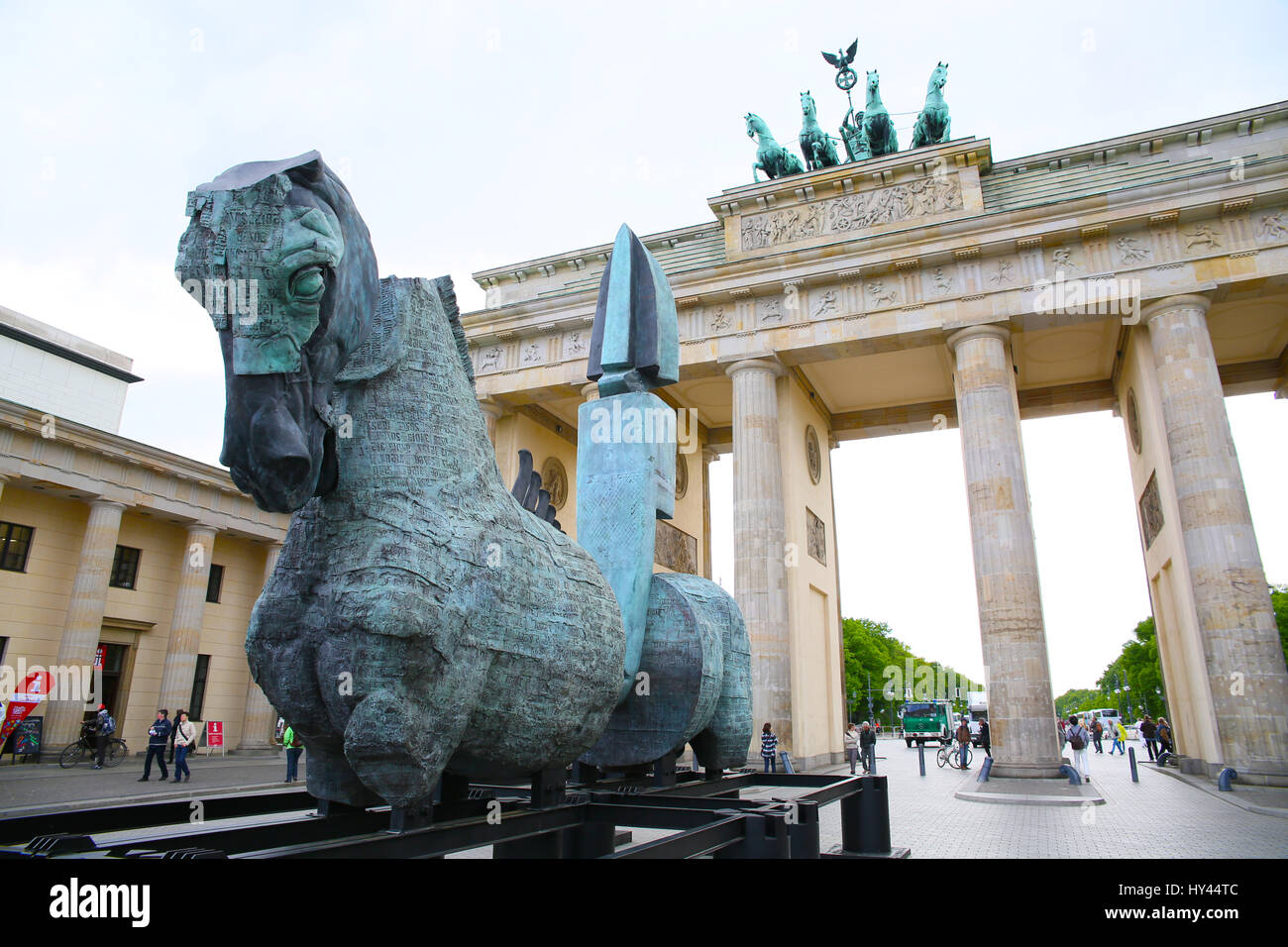 Berlin, Deutschland, 7. Mai 2015: Open-Air-Skulpturen-Ausstellung "Lapidarium" von Gustavo Aceves. Stockfoto