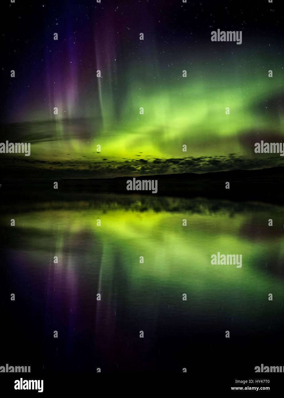 Northern Lights-Aurora Borealis-Saskatchewan See Spiegelung Stockfoto