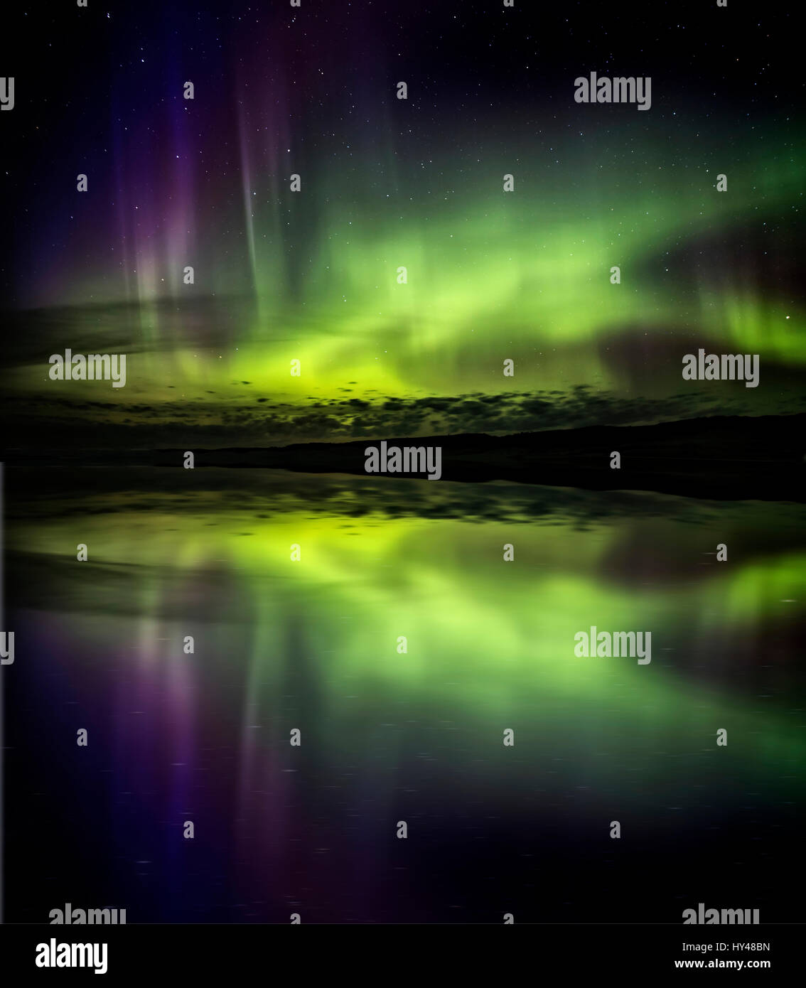 Northern Lights-Aurora Borealis-Saskatchewan Spiegelung See Stockfoto