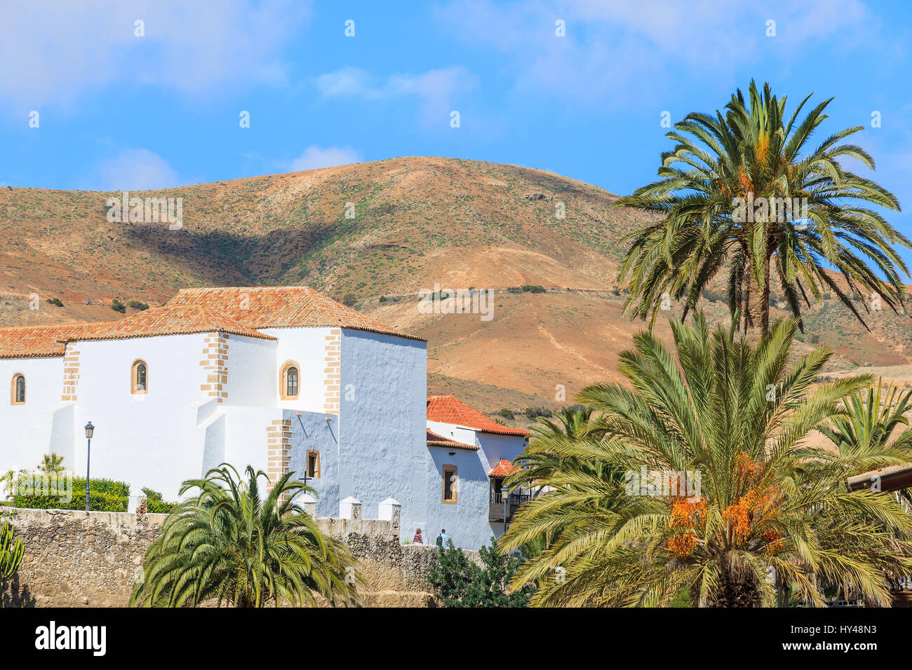 Blick auf das Dorf Betancuria in Landschaft von Fuerteventura, Kanarische Inseln, Spanien Stockfoto