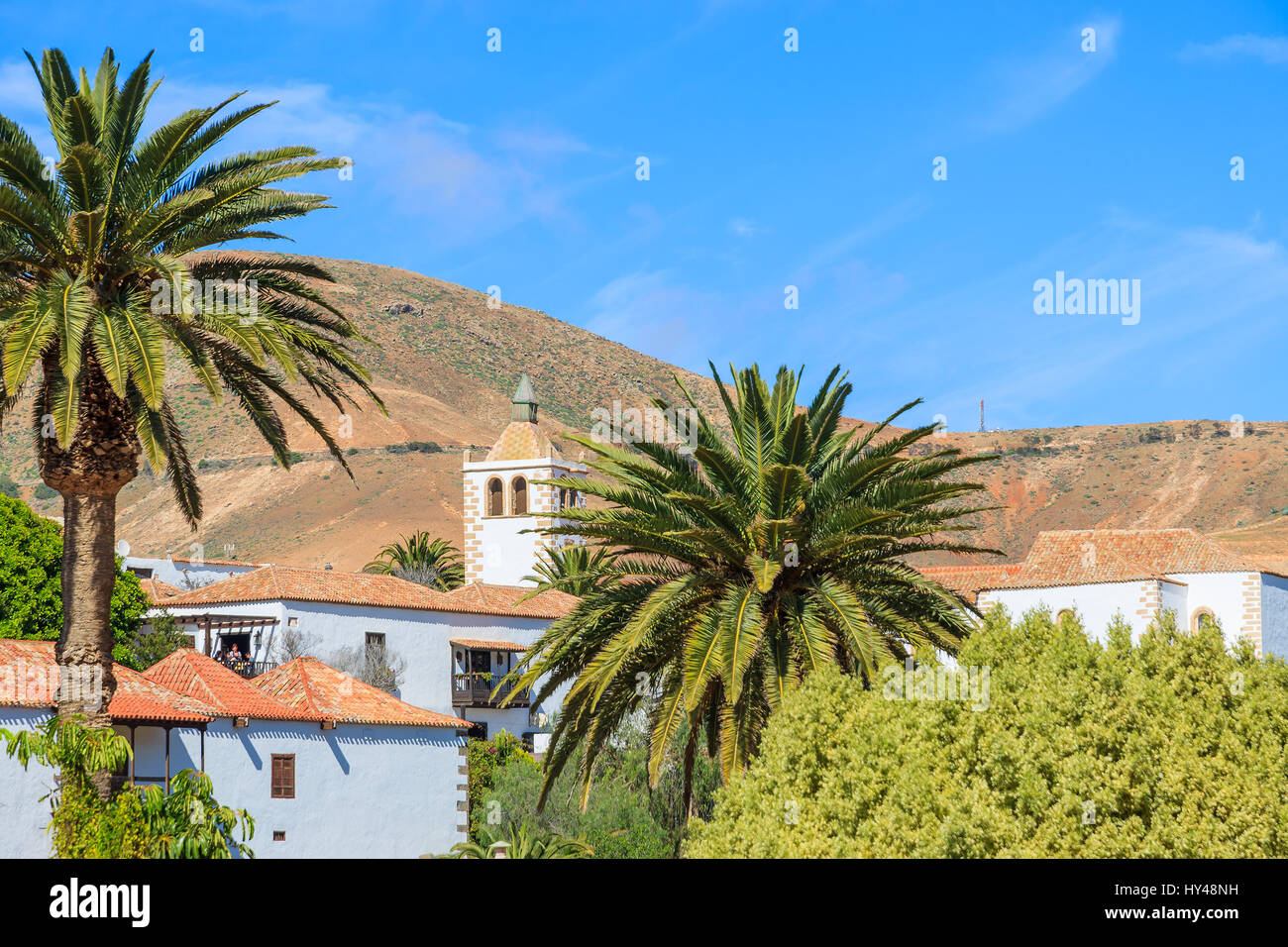 Blick auf Betancuria Dorf und die berühmte Kathedrale Santa Maria, Fuerteventura, Kanarische Inseln, Spanien Stockfoto