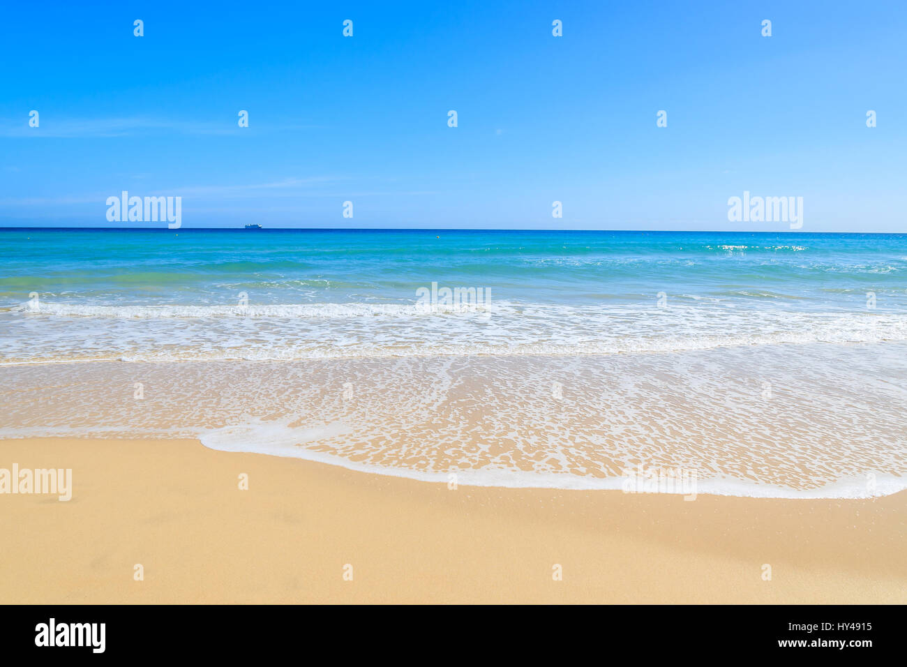Kristallklares Wasser, der Strand in Morro Jable, Fuerteventura, Kanarische Inseln, Spanien Stockfoto