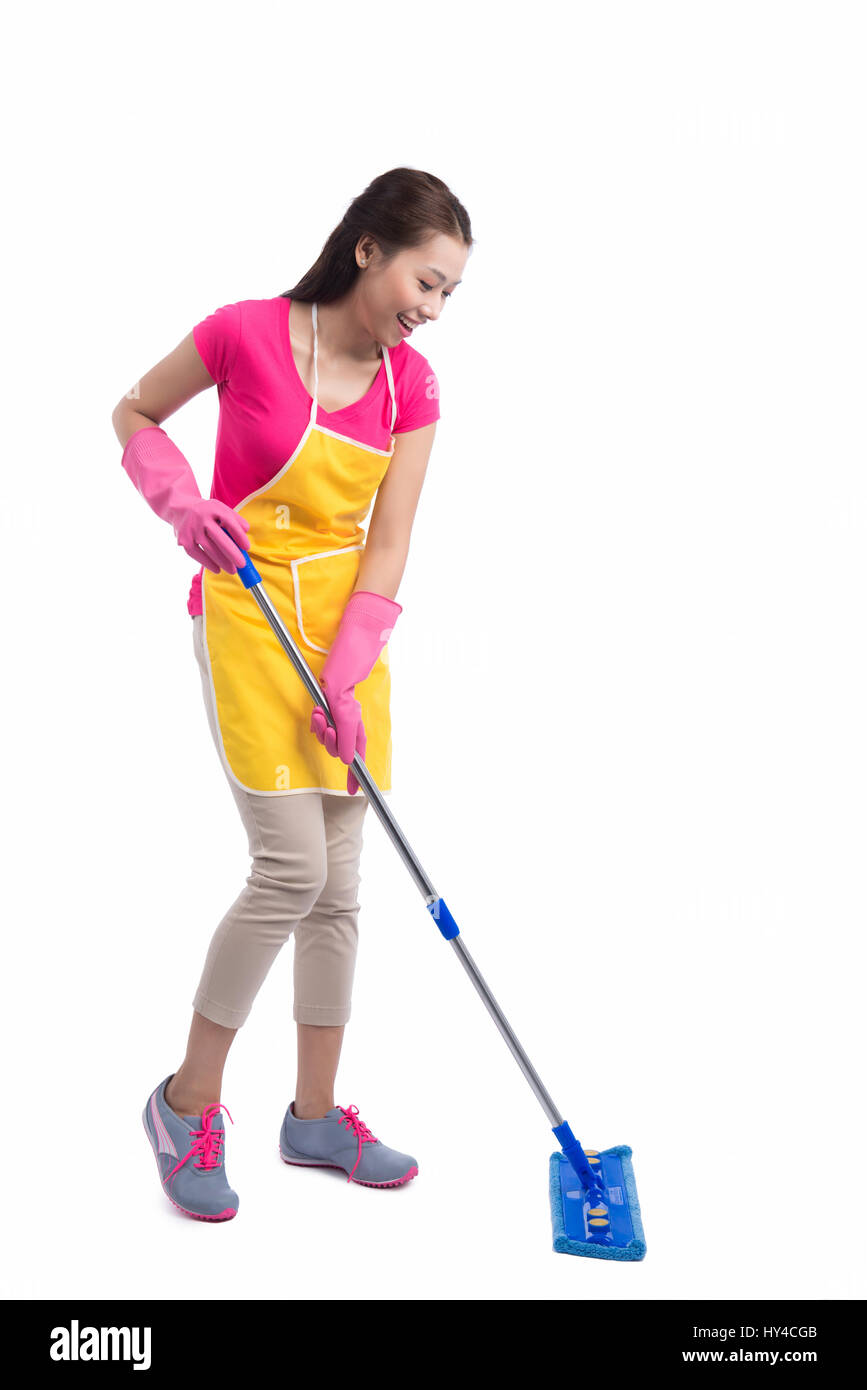 Porträt der jungen asiatischen Hausfrau Reinigung Boden mit Mopp in voller Länge Stockfoto
