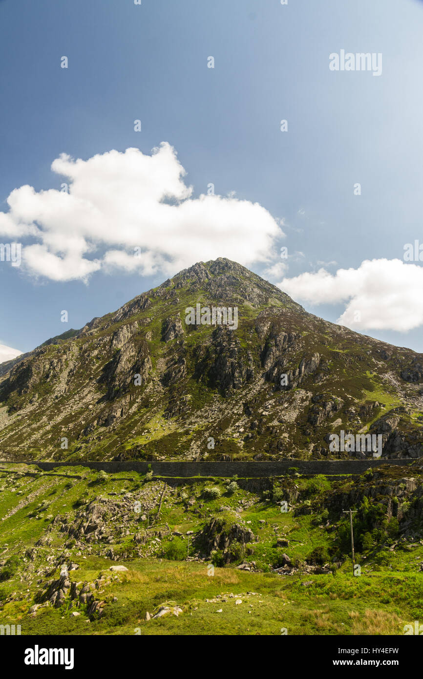 Blick vom Idwal Hütte von Berg Stift yr Ole Wen. Idwal Cottage, Snowdonia-Nationalpark, Gwynedd, Wales, Vereinigtes Königreich. Stockfoto