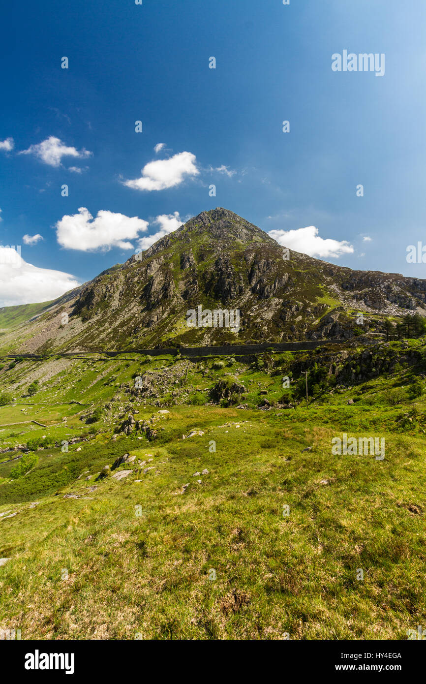 Blick vom Idwal Hütte von Berg Stift yr Ole Wen. Idwal Cottage, Snowdonia-Nationalpark, Gwynedd, Wales, Vereinigtes Königreich. Stockfoto