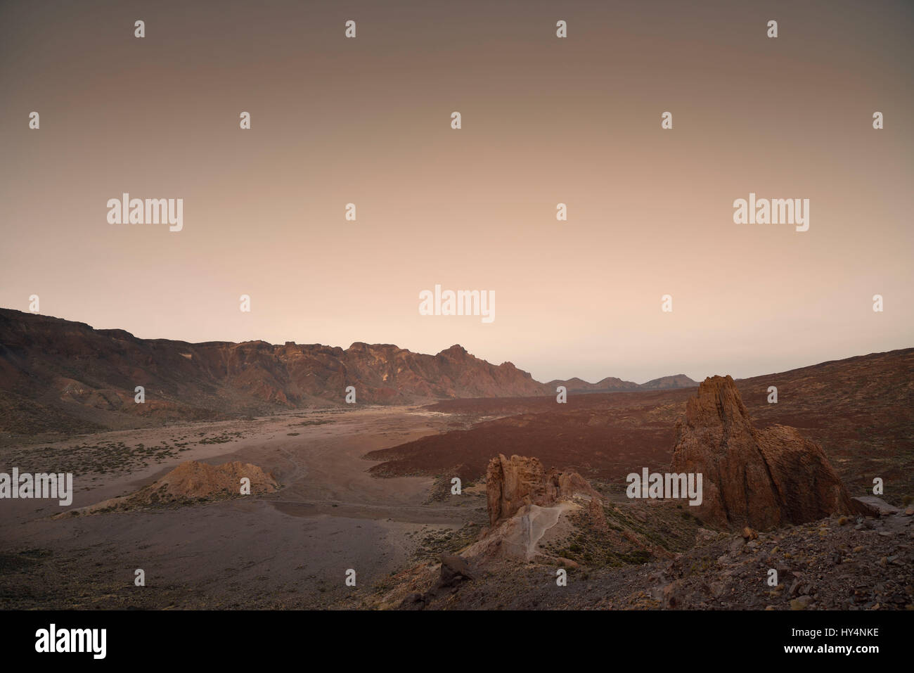 Stimmung am Morgen vor Sonnenaufgang, Roque Catedral, Plateau Ucanca Wohnungen, Montana de Chasna, Nationalpark Teide, Teneriffa, Kanarische Inseln, Spanien Stockfoto
