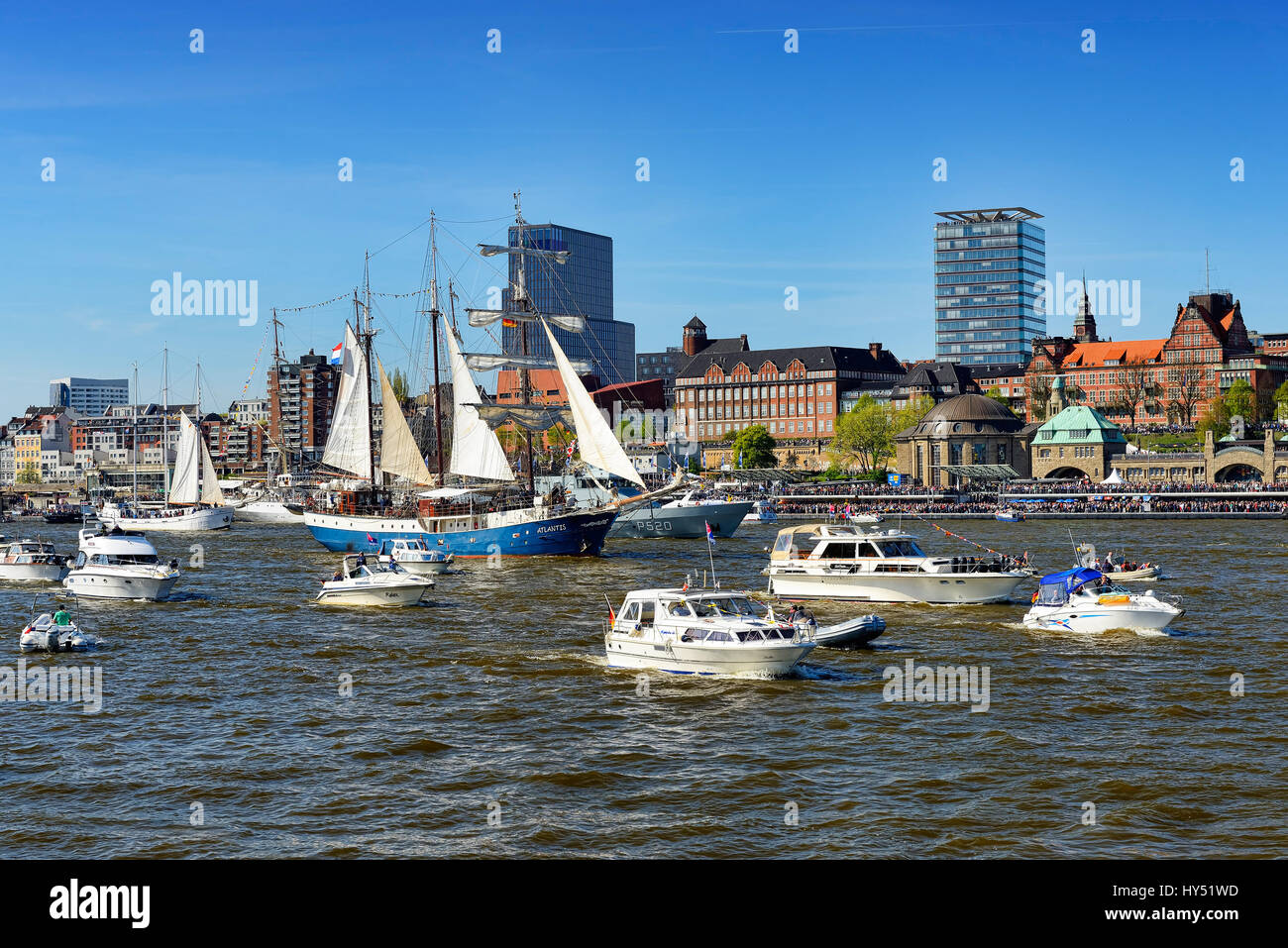 Beenden Sie Parade für den Hafengeburtstag mit dem Segelschiff Atlantis in Hamburg, Deutschland, Europa, Einlaufparade Zum Hafengeburtstag Mit Dem Segelschi Stockfoto