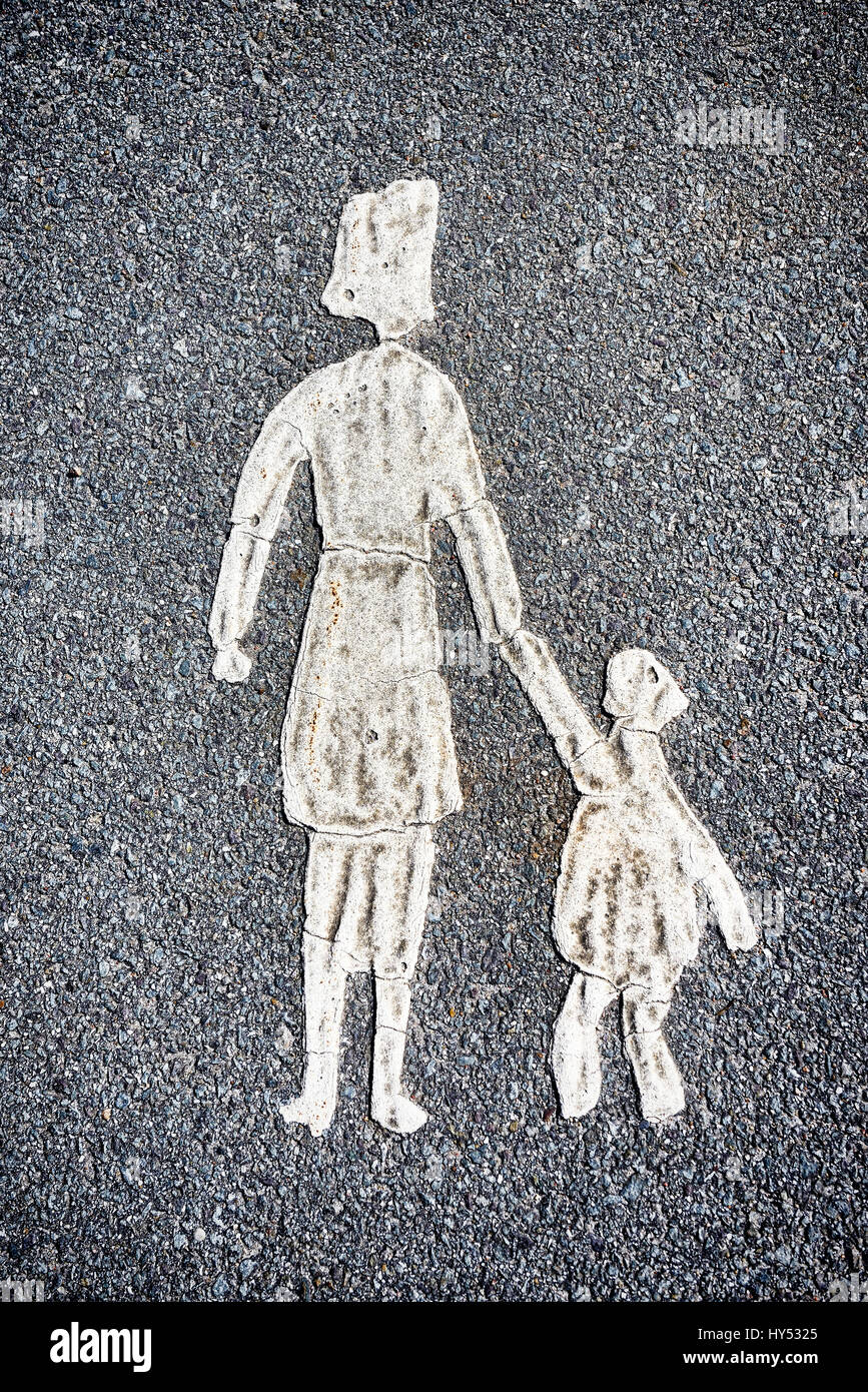 Mutter und Kind, Asphalt Mark, Mutter Und Kind, Asphaltmarkierung Stockfoto