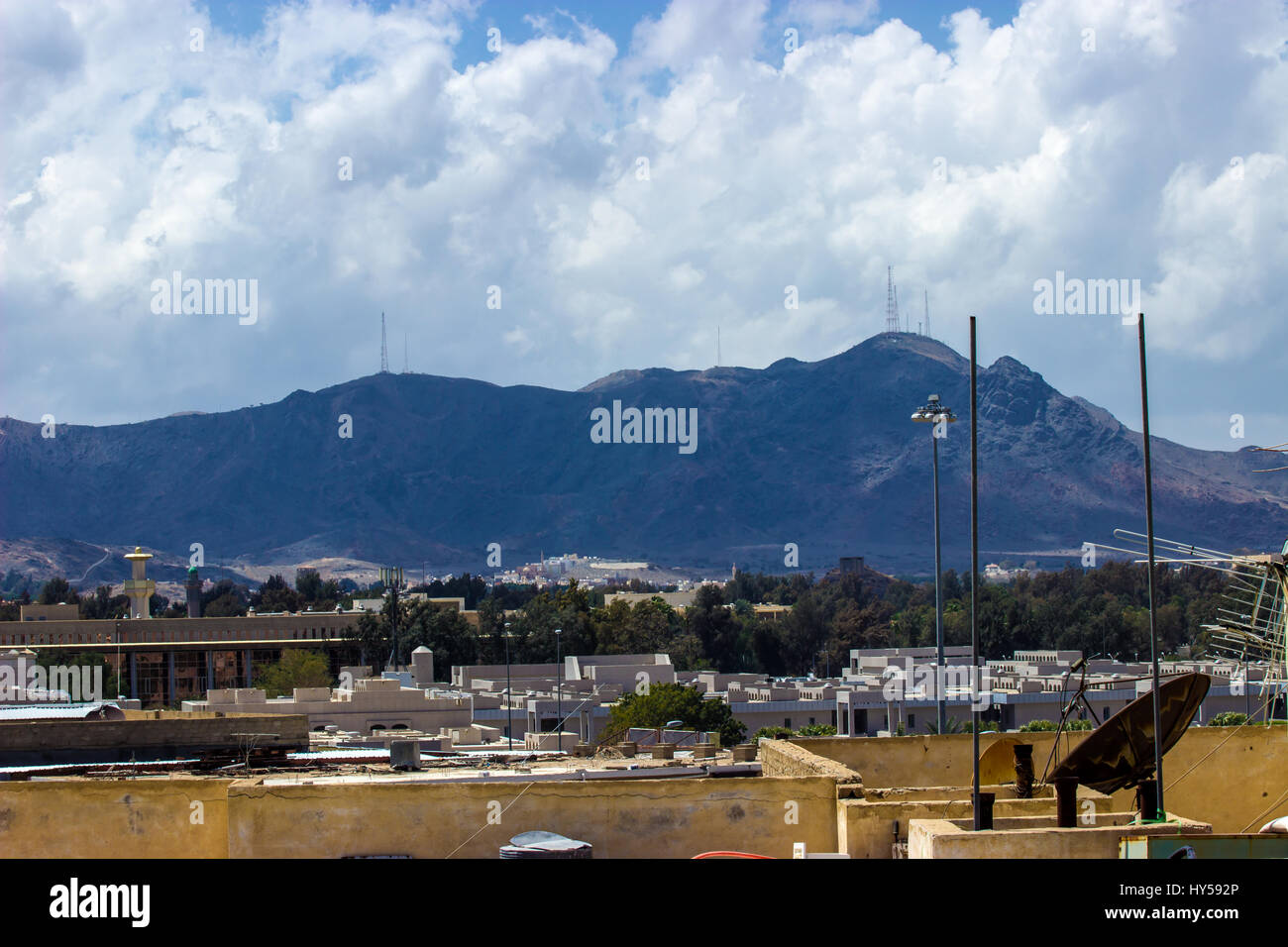 Land-Wolken-Stadt Stockfoto