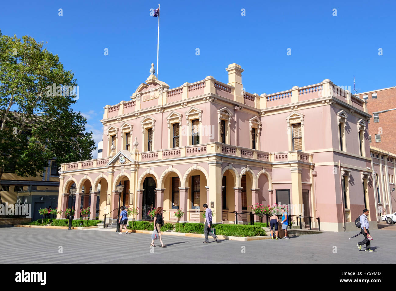 Parramatta Rathaus, in einem verkehrsberuhigten Teil der Church Street im Zentrum von Parramatta. Dieser Stadtteil wird oft als der zweite CBD von Sydney bekannt. Stockfoto