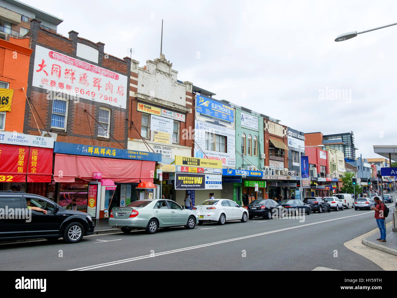 Hauptstraße von Auburn, einem multikulturellen Vorort von Western Sydney, Australien. Australischen Multikulturalismus; Geschäfte; Ladenschilder; kulturelle Vielfalt Stockfoto