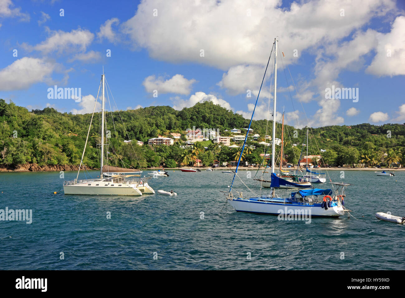 Yachten in der Bucht von Pointe du Bout, Martinique verankert Stockfoto