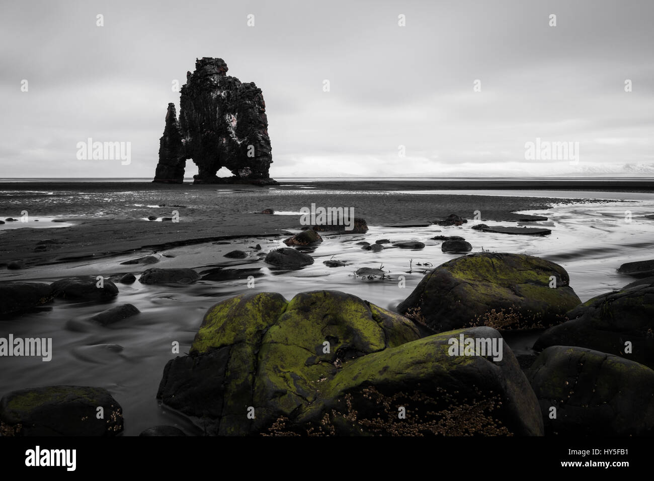 Angelegt von Hvítserkur, in Nordisland im bewölkten Tag Stockfoto