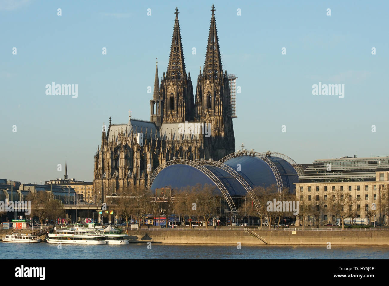 Köln, Deutschland - 28. März 2017: Kölner Dom bei Sonnenaufgang am 28. März 2017 in Deutschland, Europa Stockfoto