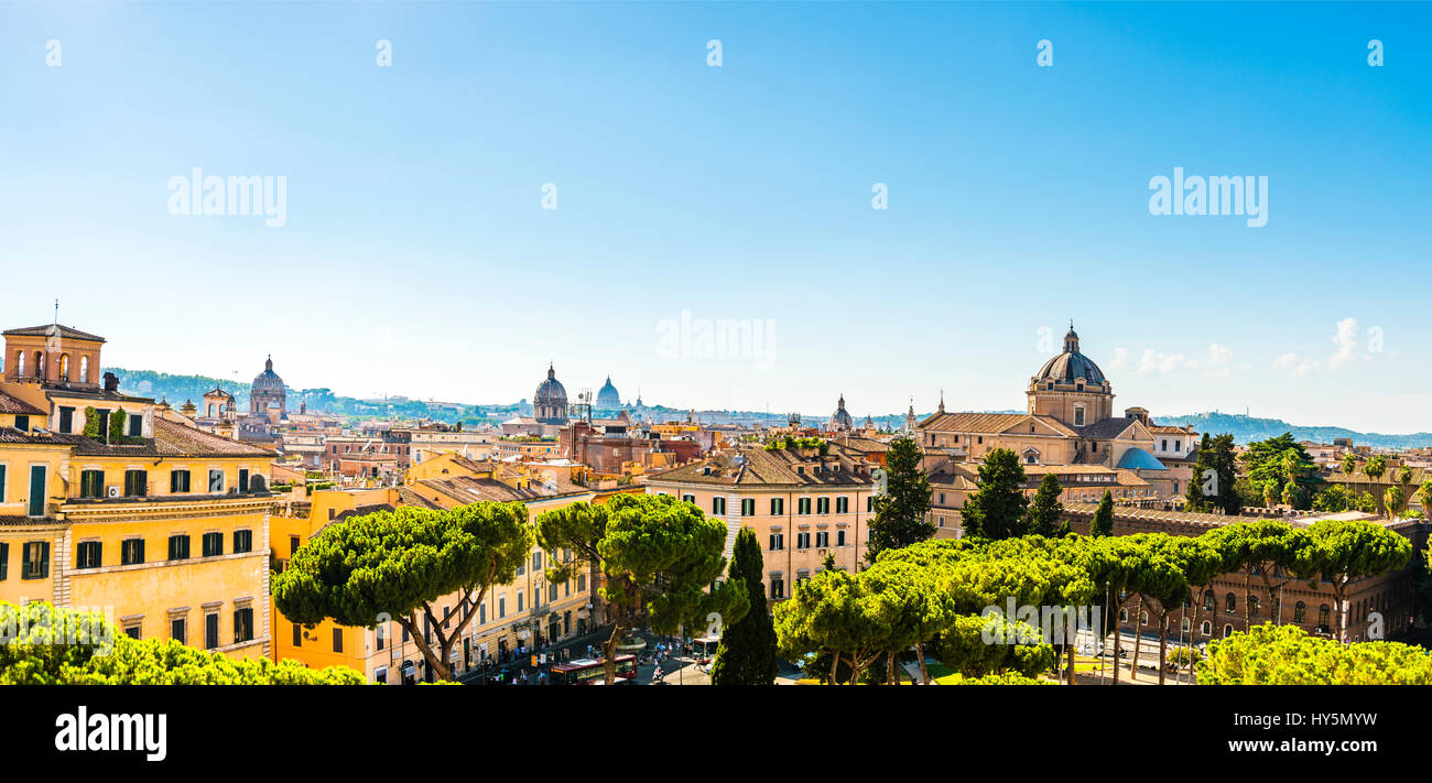 Panorama, Stadtbild mit den Kirchen Chiesa del Gesù, Gesù, Jesus Church, Chiesa di San Carlo Ki Catinari und St. Peter Stockfoto