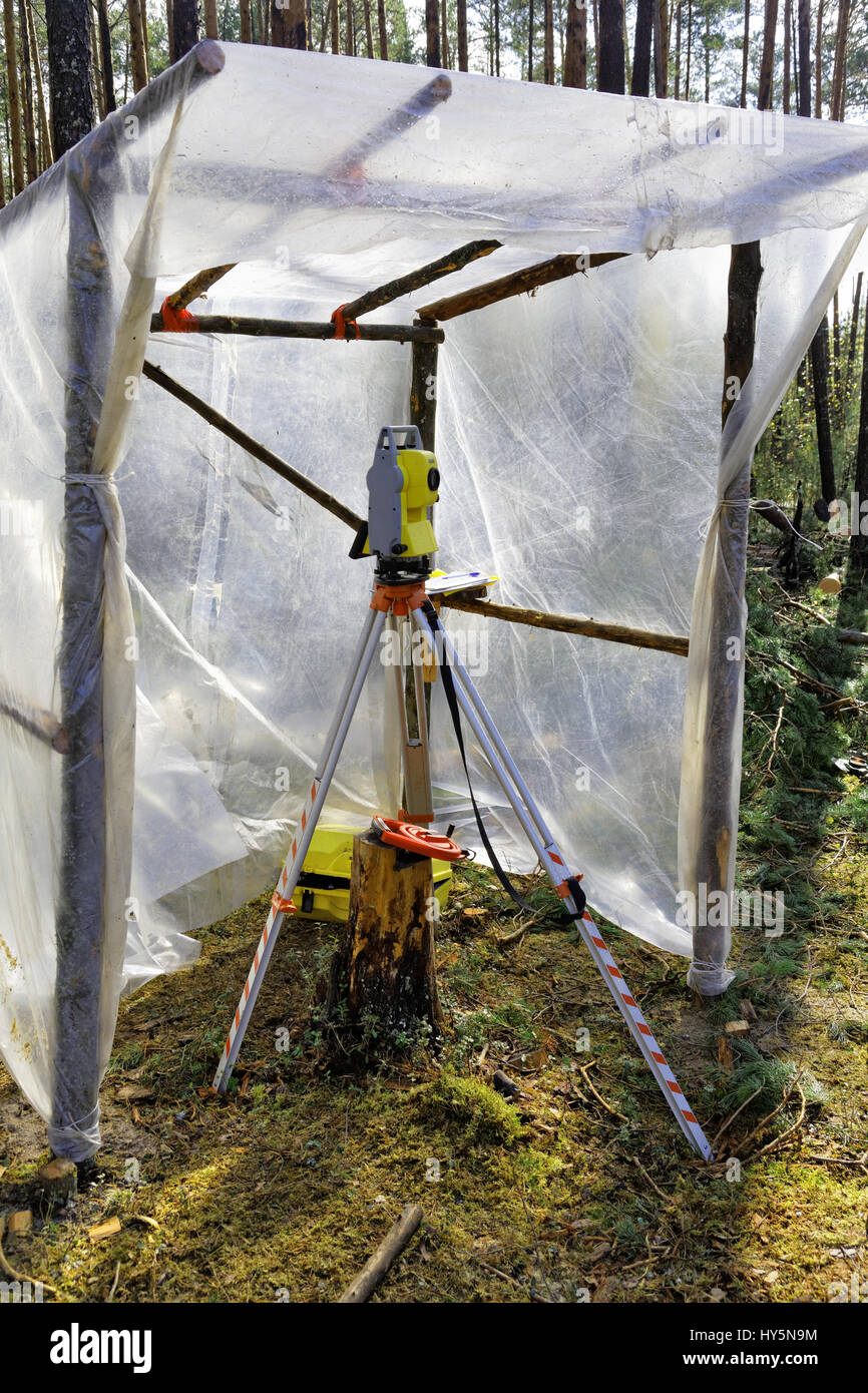 Bahnhof unter dem Vordach der Regen taiga Stockfoto