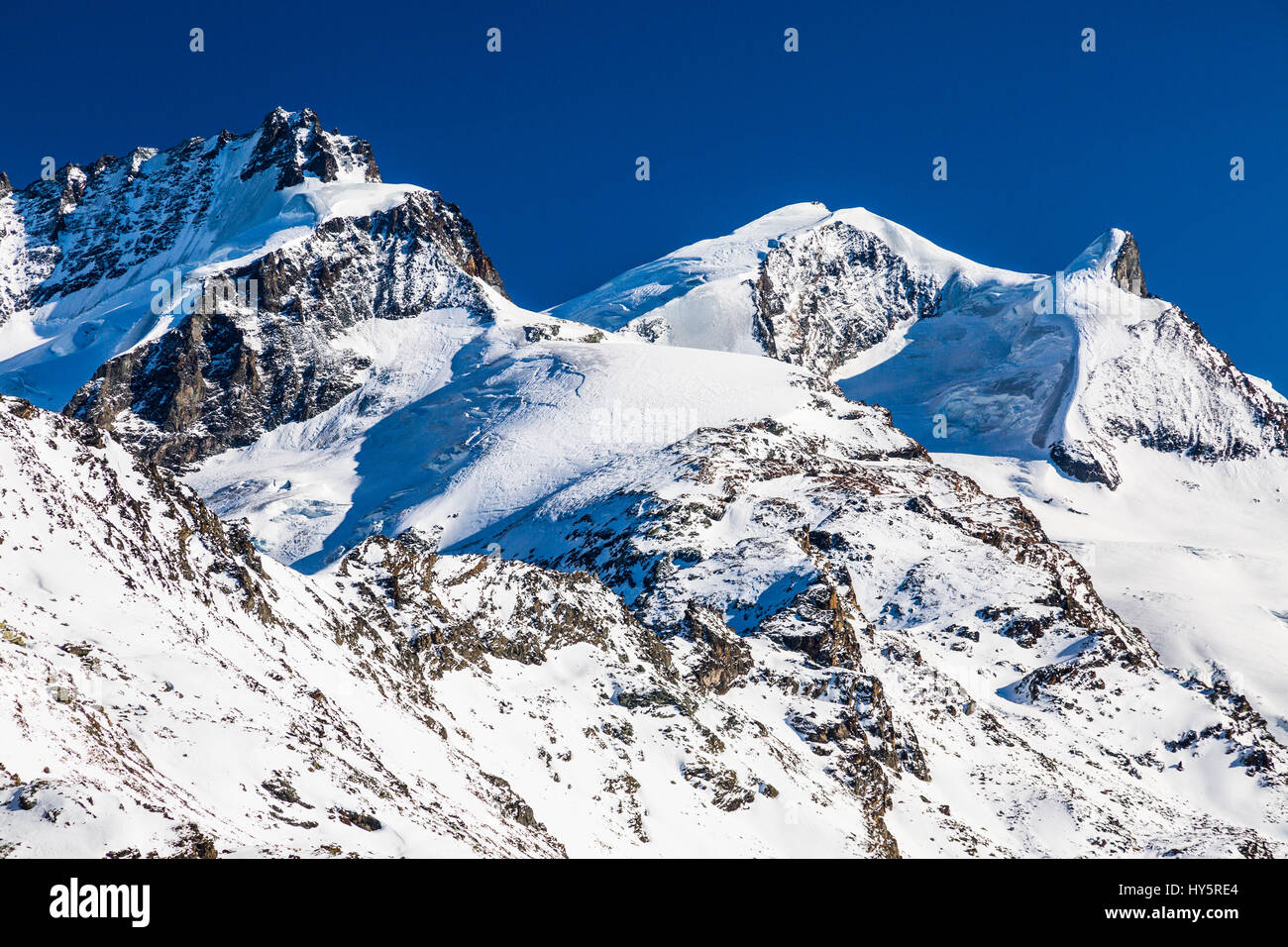 Rothorn, peak, Reisen, Reisefotografie, Außenaufnahme, draußen, Natur, Tourismus, Reiseziele, Außenansicht, Attraktion, Attraktionen, Schönheit in der Natur, Farbbild, natürliche Schönheit, Berglandschaft, Berglandschaften, Berglandschaft, Landschaft, Landschaften, Rock Stockfoto