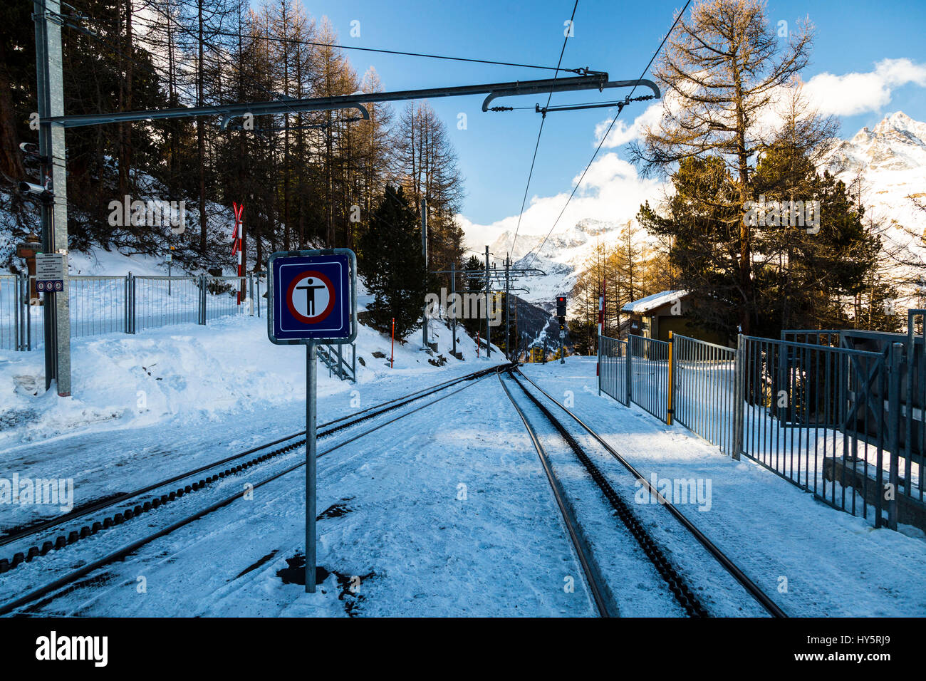 Gornergrat Bahn, Gornergratbahn, GGB Gornergrat-Bahn station, station Bahnhof Riffelalp, Reisen, Reise-Fotografie, Natur, draußen, Natur, Tourismus, Reisen, Reiseziele, Außenansicht, Attraktion, Attraktionen, Schönheit in der Natur, Farbbild, natürliche Schönheit, Mount Stockfoto