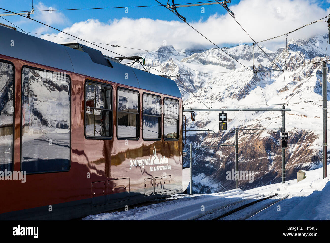 Gornergrat Bahn, Gornergrat-Bahnhof, Station Bahnhof, Gornergratbahn, GGB, Gornergrat, peak, Reisen, Reise-Fotografie, Natur, draußen, Natur, Tourismus, Reisen, Reiseziele, Außenansicht, Attraktion, Attraktionen, Schönheit in der Natur, Farbbild, natürliche Schönheit Stockfoto