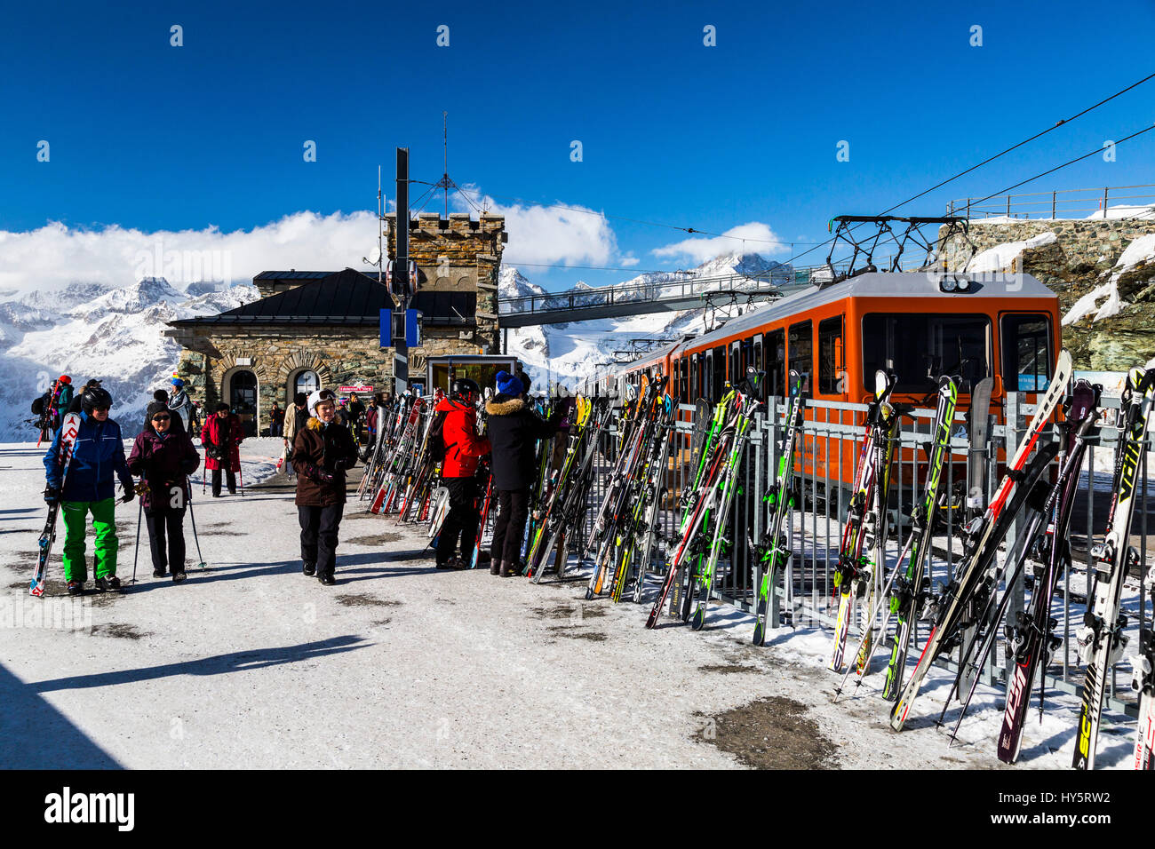 Attraktion, Attraktionen, Schönheit in der Natur, Kanton Wallis, Farbbild, Außenansicht, GGB Gornergrat Gornergratbahn Gornergrat-Bahnhof, Gornergrat Bahn, Landschaft, Landschaften, Mattertal, Berglandschaft, Berglandschaften, Bergwelt, natürliche Schönheit Stockfoto